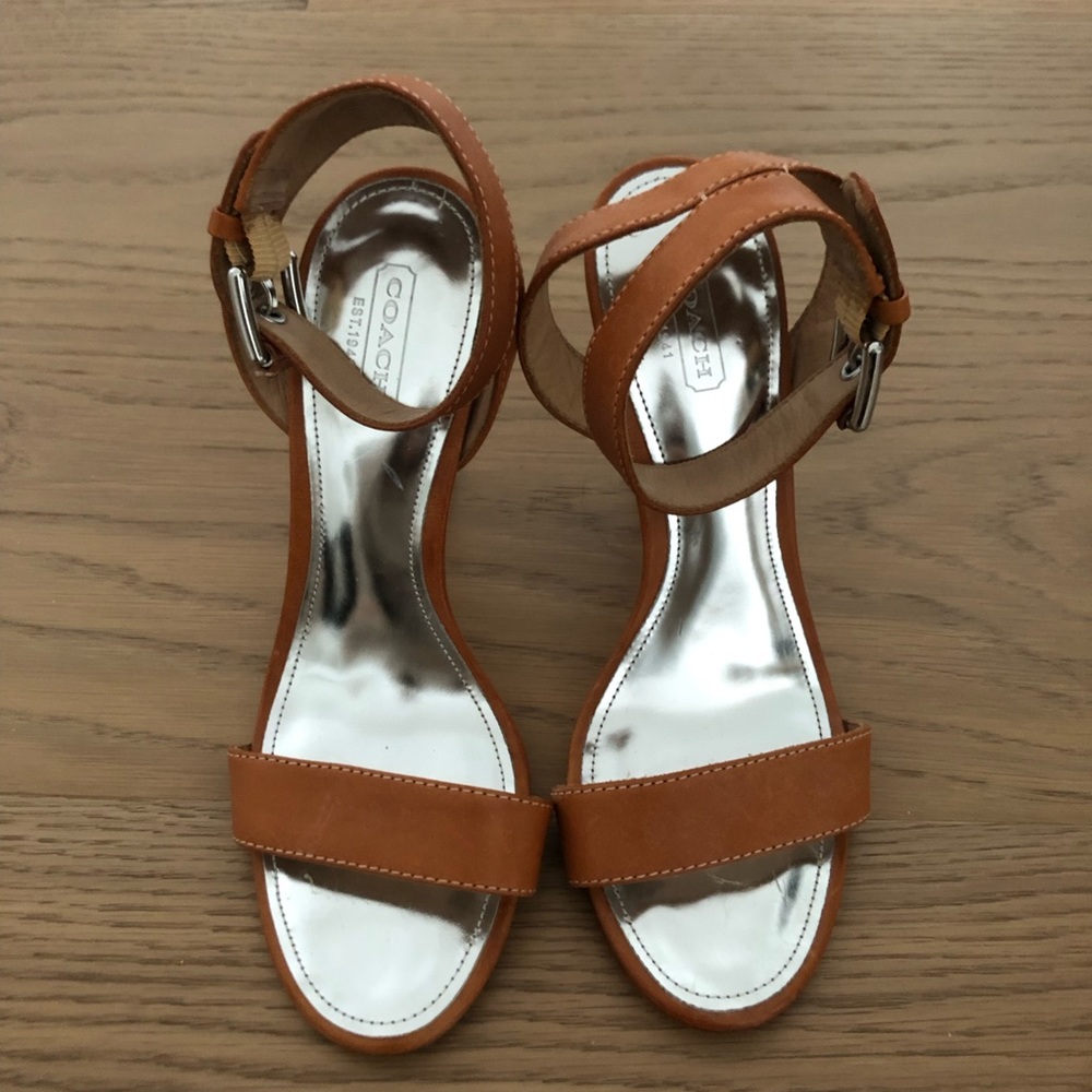 Coach Women’s Heel Sandal With Buckle. Tan Camel Brown. Silver Hardware. Size 7. - Picture 3 of 8